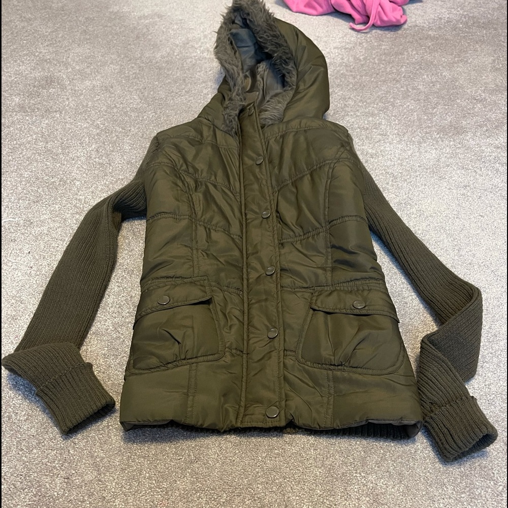 Green coat with sweater sleeve - Picture 1 of 2
